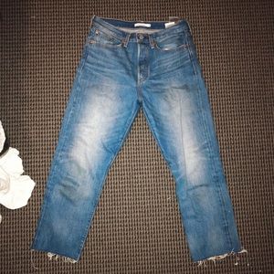 LEVIS hardly worn straight jeans!!